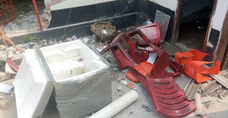 টুঙ্গিপাড়ায় মসজিদের জায়গা নিয়ে সংঘর্ষে আহত ১৫